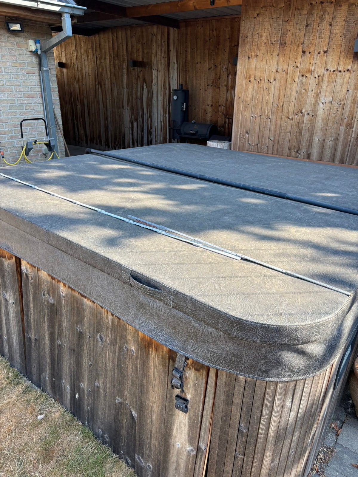 Terrasse de jacuzzi isolée, Enlèvement, Comme neuf, Fixé