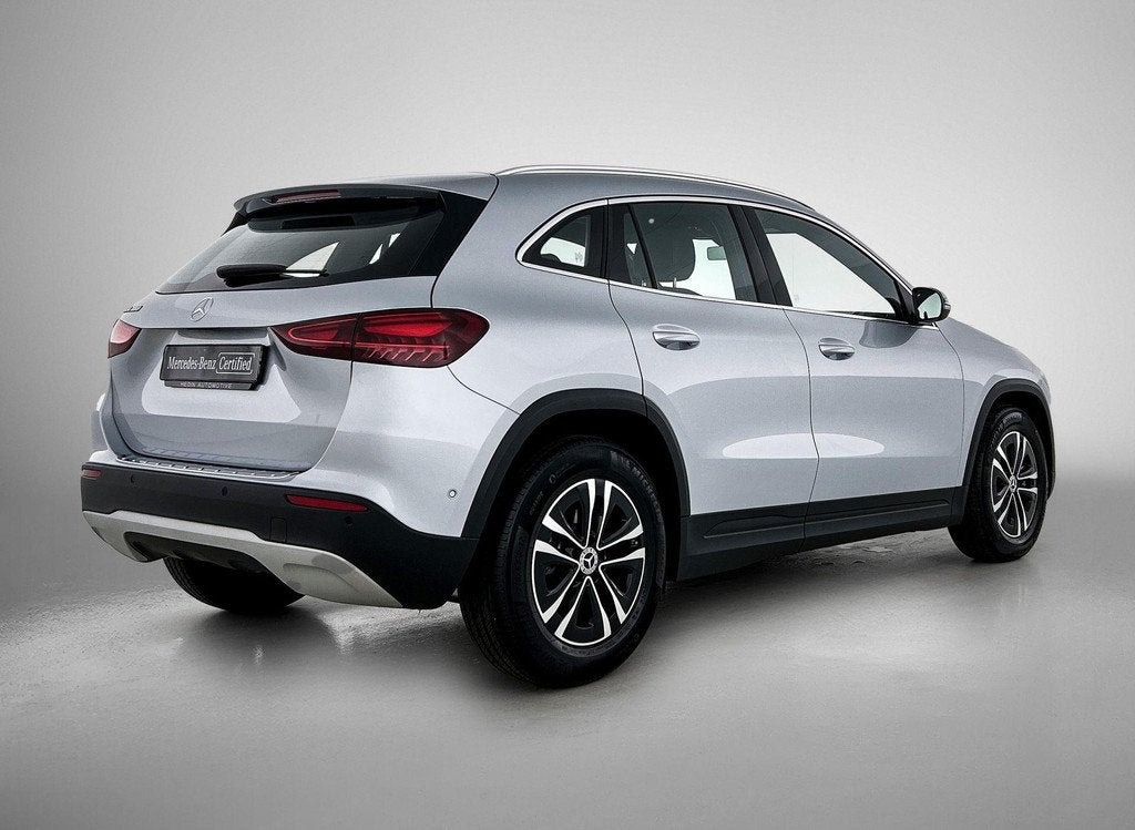 Mercedes-Benz GLA-klasse GLA 180 Essential Line | Verwarmde, Auto's, Mercedes-Benz, Stof, Gebruikt, Zwart, 4 cilinders