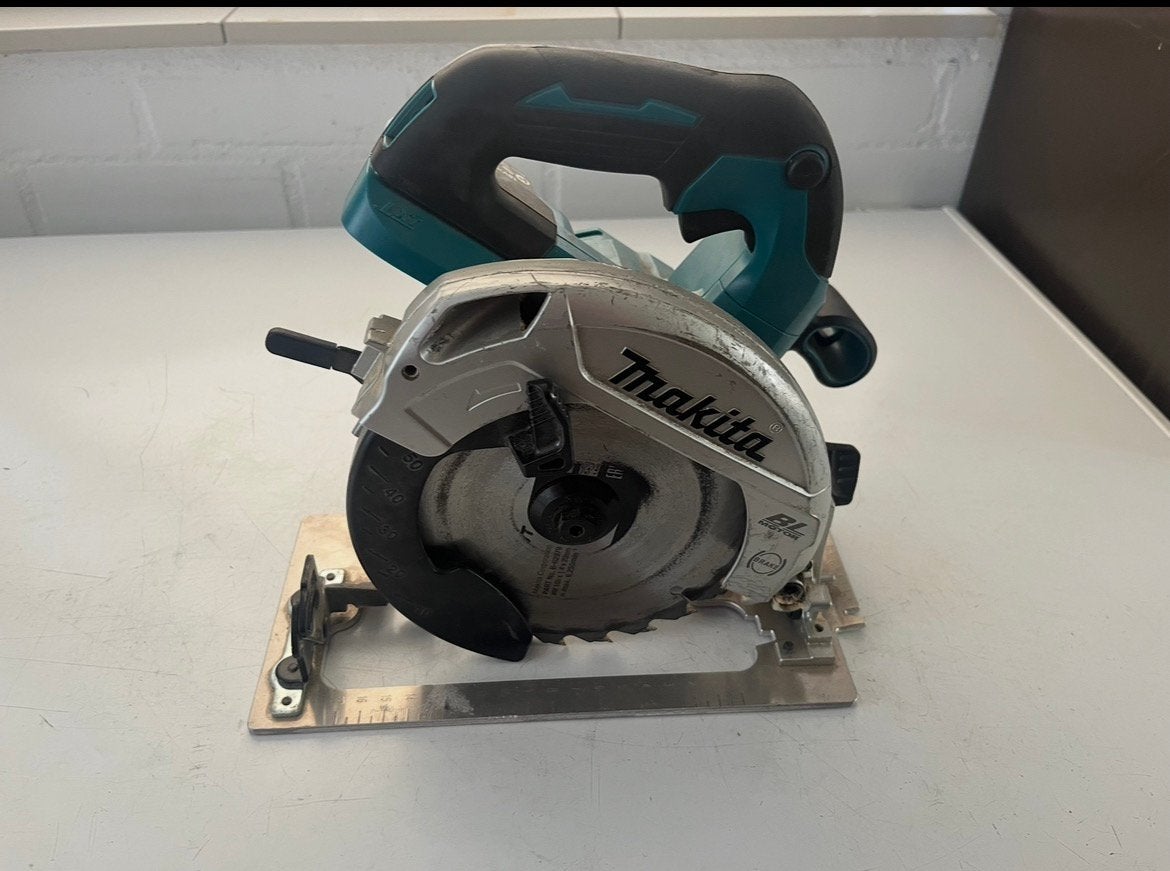 TE KOOP!!! Makita 18v cirkelzaag, Doe-het-zelf en Bouw, Ophalen of Verzenden, Zo goed als nieuw, Cirkelzaag