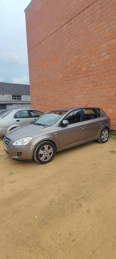 Kia Ceed 2007 — 1.4 benzine — 160.000 km — 2.500€, Auto's, Particulier, Benzine, Te koop