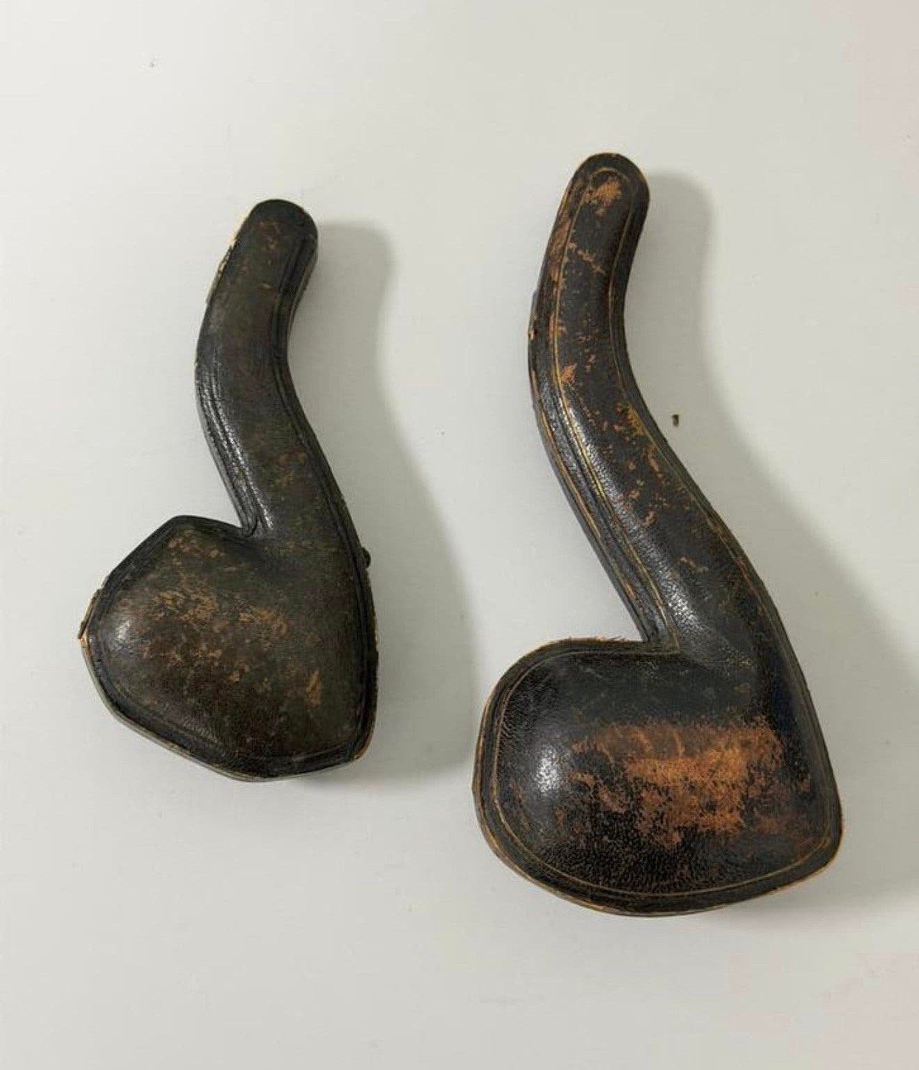 Étui à pipe antique 2X étui à tuyaux cuir ADP étui à tuyaux, Enlèvement ou Envoi, Comme neuf, Narguilé