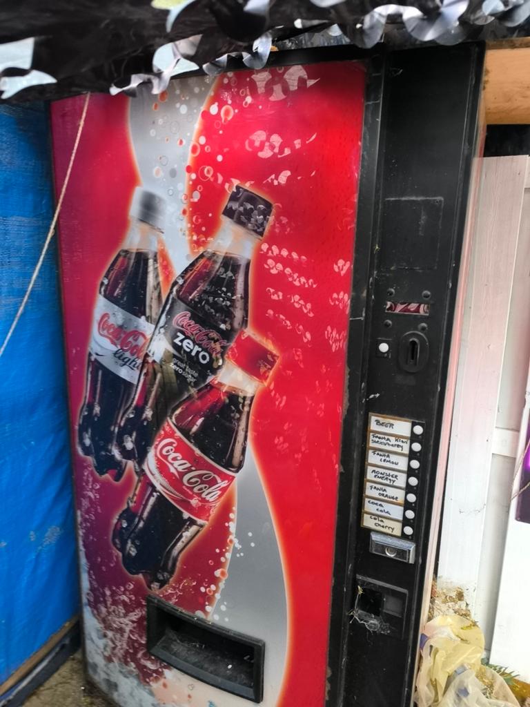 Cola automaat werkt en koelt goed, Verzamelen, Ophalen