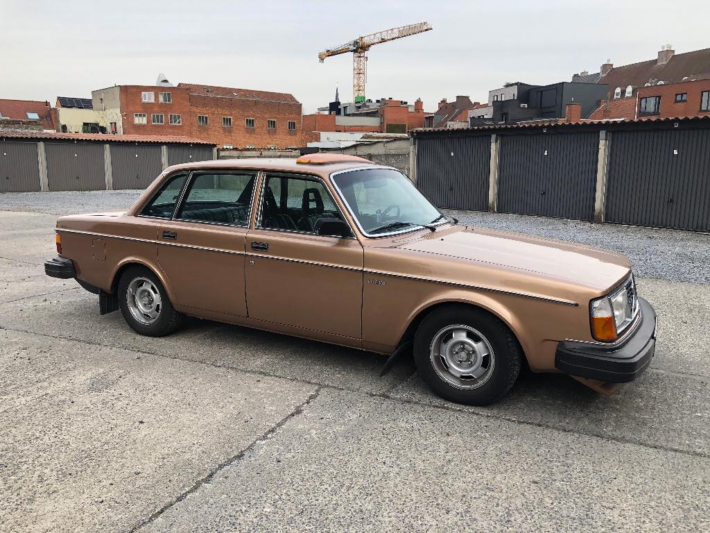 VOLVO 244, Auto's, Volvo, Particulier, Radio, Benzine, Berline, 4 deurs, Handgeschakeld, Overige kleuren, Zwart, Leder, Achterwielaandrijving