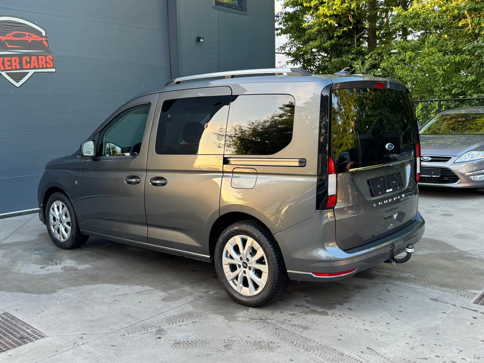 Ford Tourneo Connect 1.5 Automaat CarPlay Camera Trekhaak, Auto's, Ford, Dealer onderhouden, 1498 cc, Euro 6, 4 cilinders