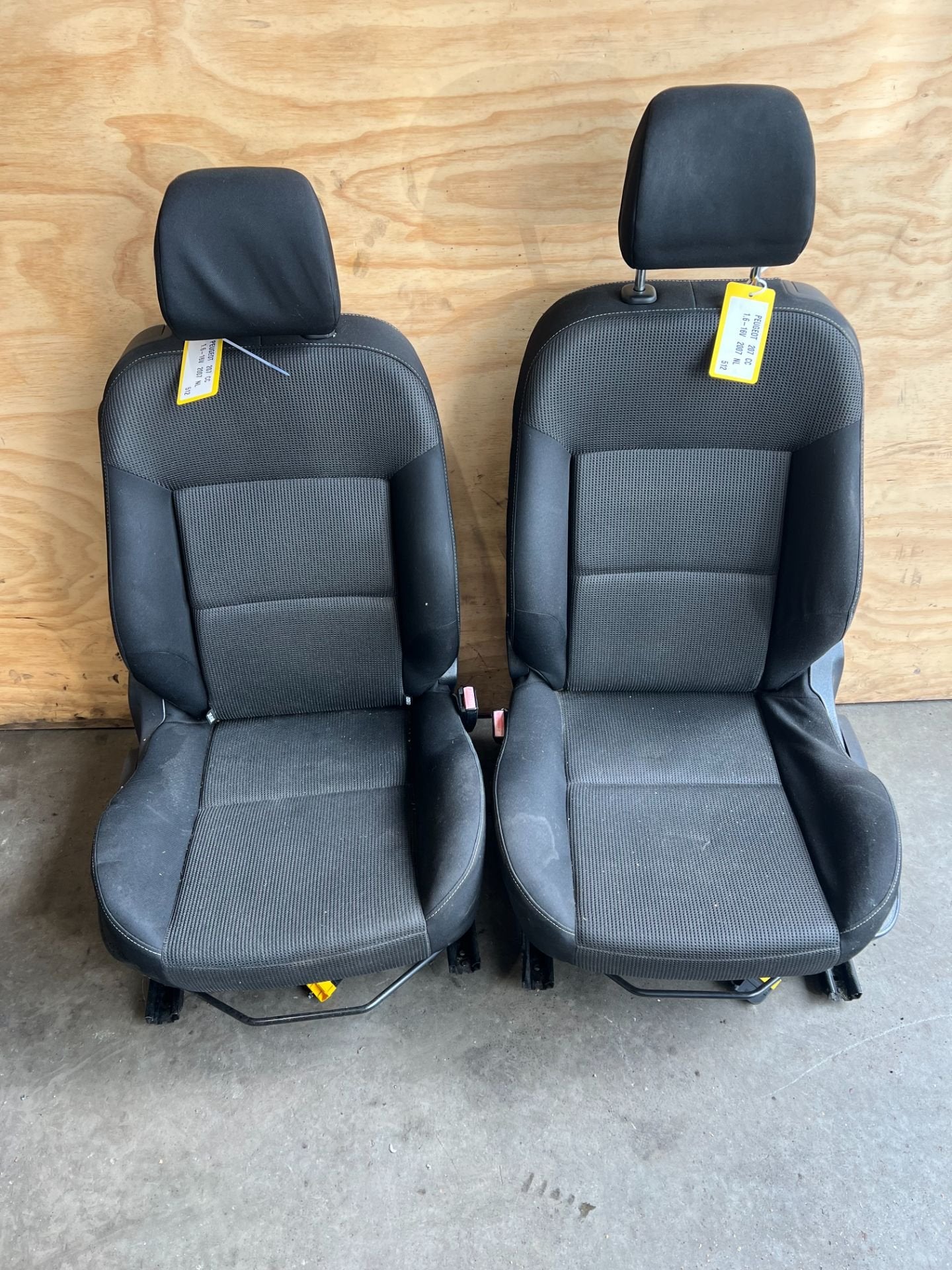 Banquette int rieure en tissu gris pour Peugeot 207 CC (2007, Autos : Pièces & Accessoires, Taurusavenue 1
2132 LS  Hoofddorp, NL