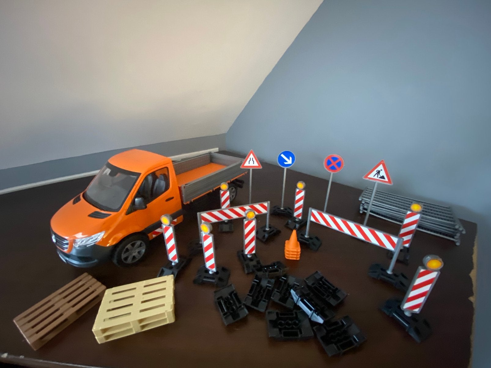 Bruder camionette avec accessoires, Enfants & Bébés, Enlèvement, Neuf
