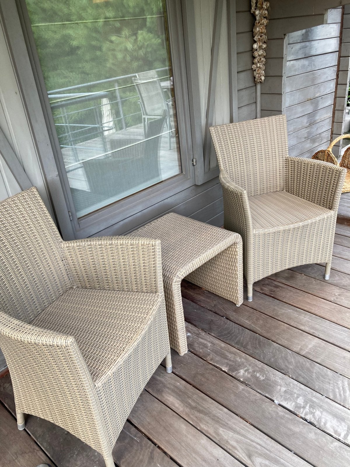 2 rotan zeteltjes met bijhorend tafeltje, Tuin en Terras, Ophalen, Zo goed als nieuw, Rotan