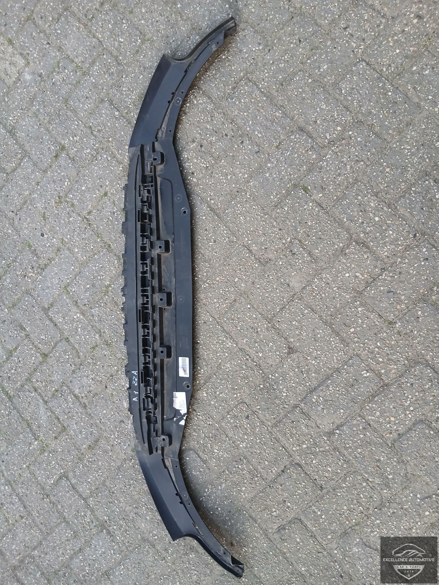 L vre inf rieure de pare-chocs avant Audi A1 82A 19+ S-Line, AUDI AG, Auto-Union-Strasse 1
85045  Ingolstadt, DE, Audi, Utilisé