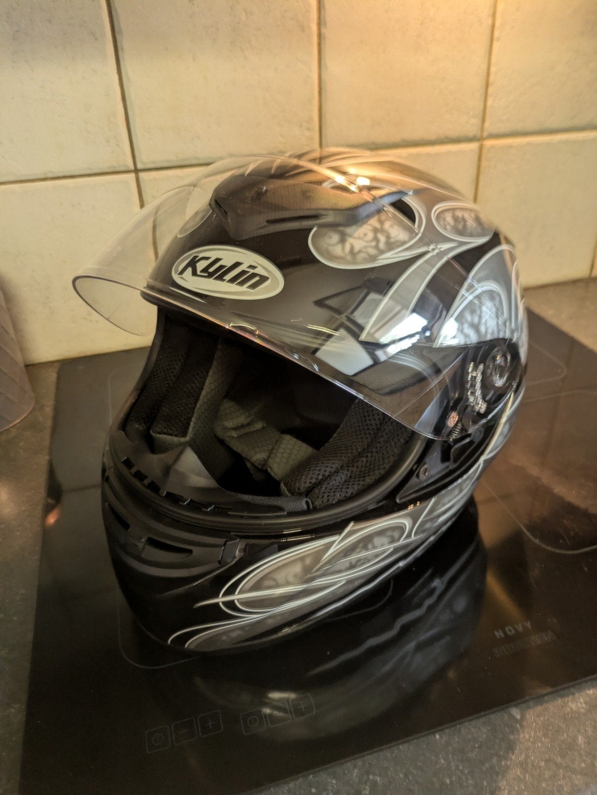 Helm nieuw nog in doos, Ophalen