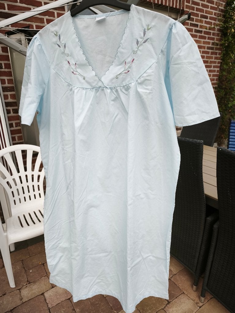 Nachtkleed Damart Maat XL licht blauw met tekening, Vêtements | Femmes, Damart, Enlèvement, Comme neuf, Taille 46/48 (XL) ou plus grande
