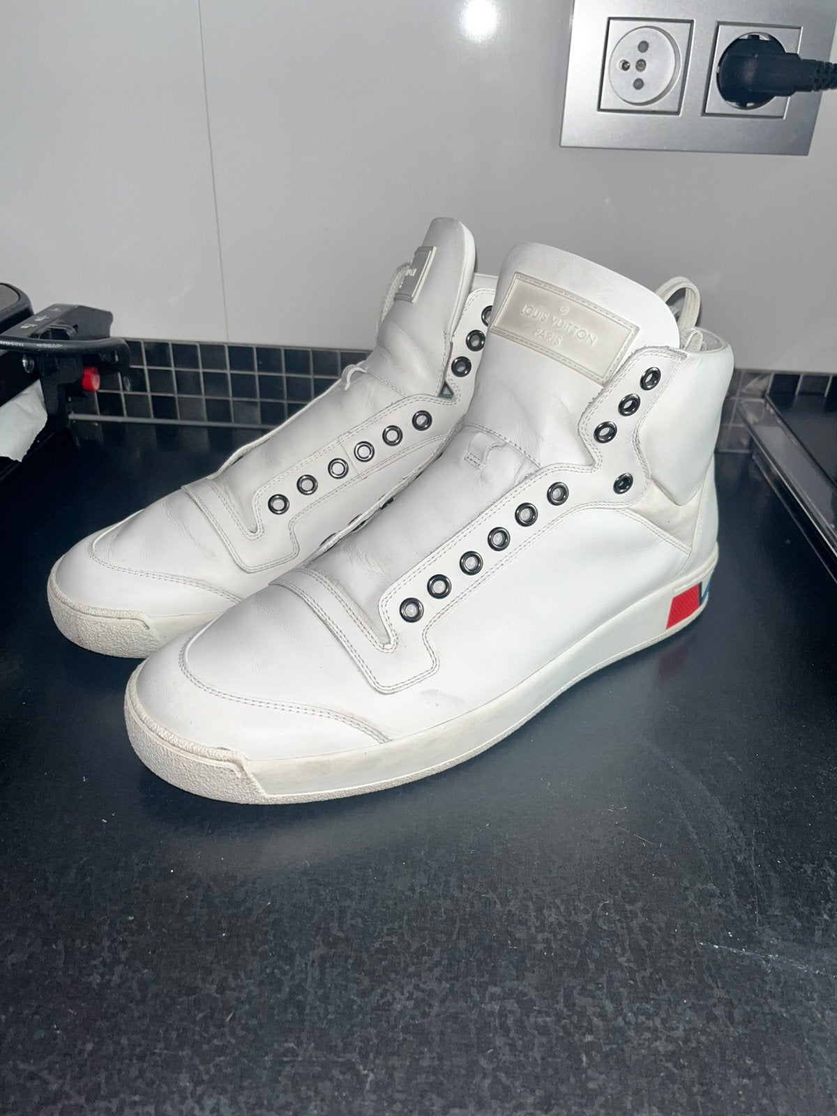 Louis vuitton high top white, Kleding | Heren, Schoenen, Ophalen, Wit, Gedragen, Veterschoenen