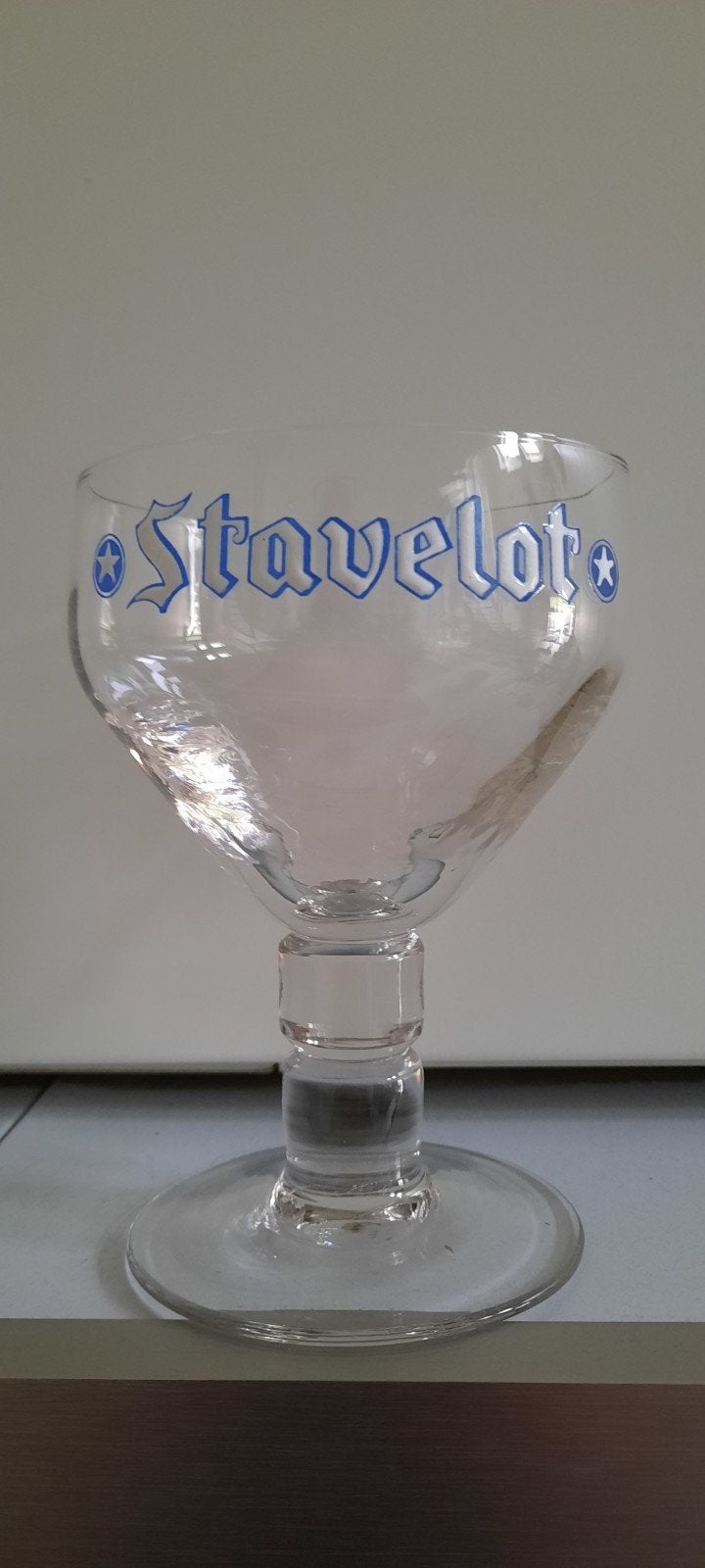 Stavelot, émail, verre à bière, Collections, Envoi, Comme neuf, Verre ou Verres