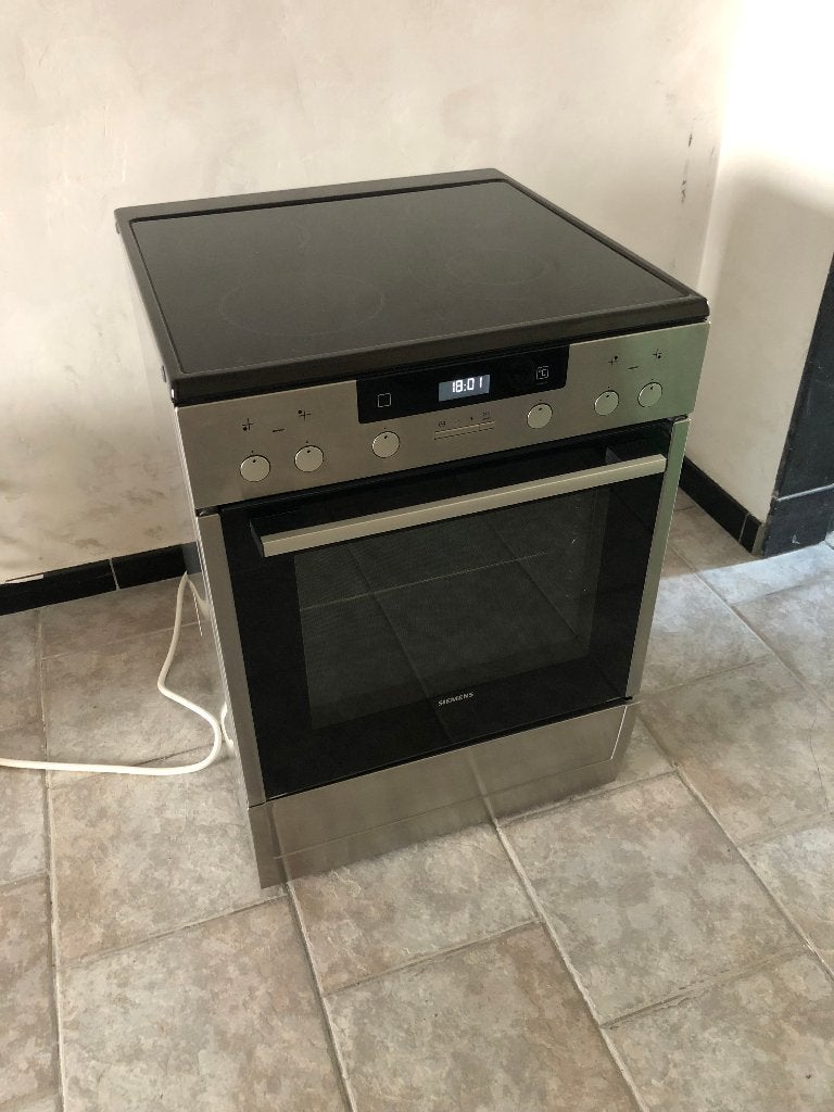 Cuisinière électrique vitrocéramique Siemens, Electroménager, Cuisinières, Classe énergétique A ou plus économe, 4 zones de cuisson