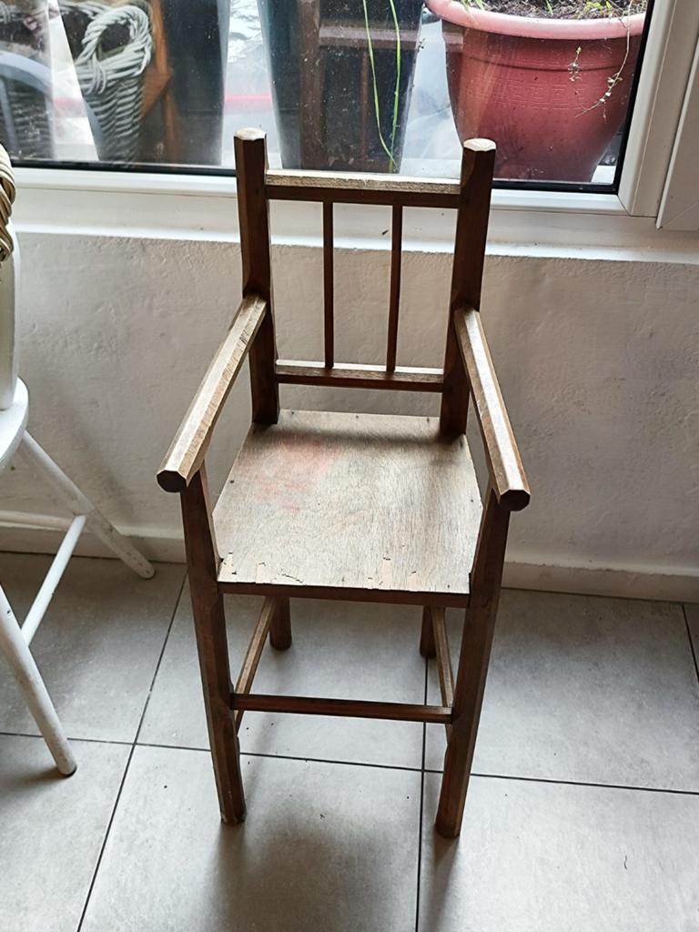 Kleine houten tafel - decoratief of voor kinderen, Kinderen en Baby's, Kinderkamer | Tafels en Stoelen, Ophalen