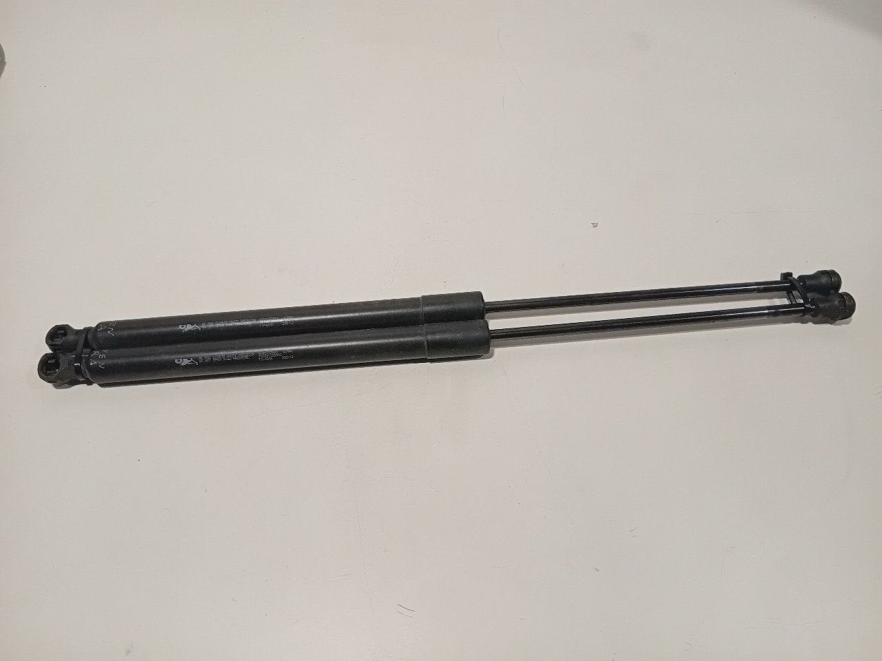 Gasdrukveerset achter Citroën C3, Onderdelen@venauto.nl, Van der Ven Autorecycling B.V., Ettenseweg 76, 4706 PB Roosendaal, The Netherlands