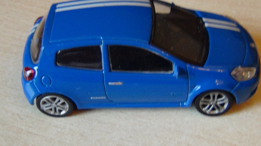 voiture miniature renault clio 1/60, Enlèvement ou Envoi, Comme neuf, Voiture, Autres marques