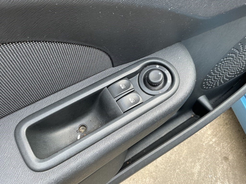 RAAMSCHAKELAAR Renault Twingo II (CN) (01-2007/09-2014), Gebruikt, Renault, Peter-Huppertz-Straße 5
51063  Köln, DE, Dialog.deutschland@renault.de