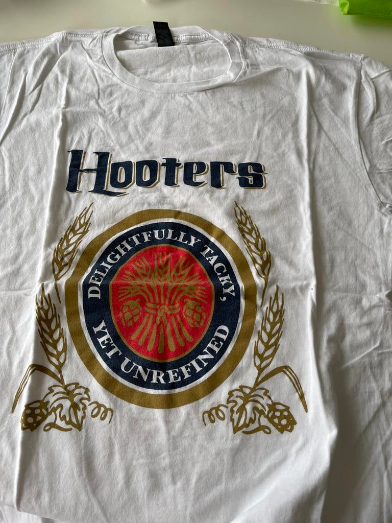 Tshirt. Hooters. Maat L, Kleding | Heren, Verzenden, Zo goed als nieuw, Maat 52/54 (L)