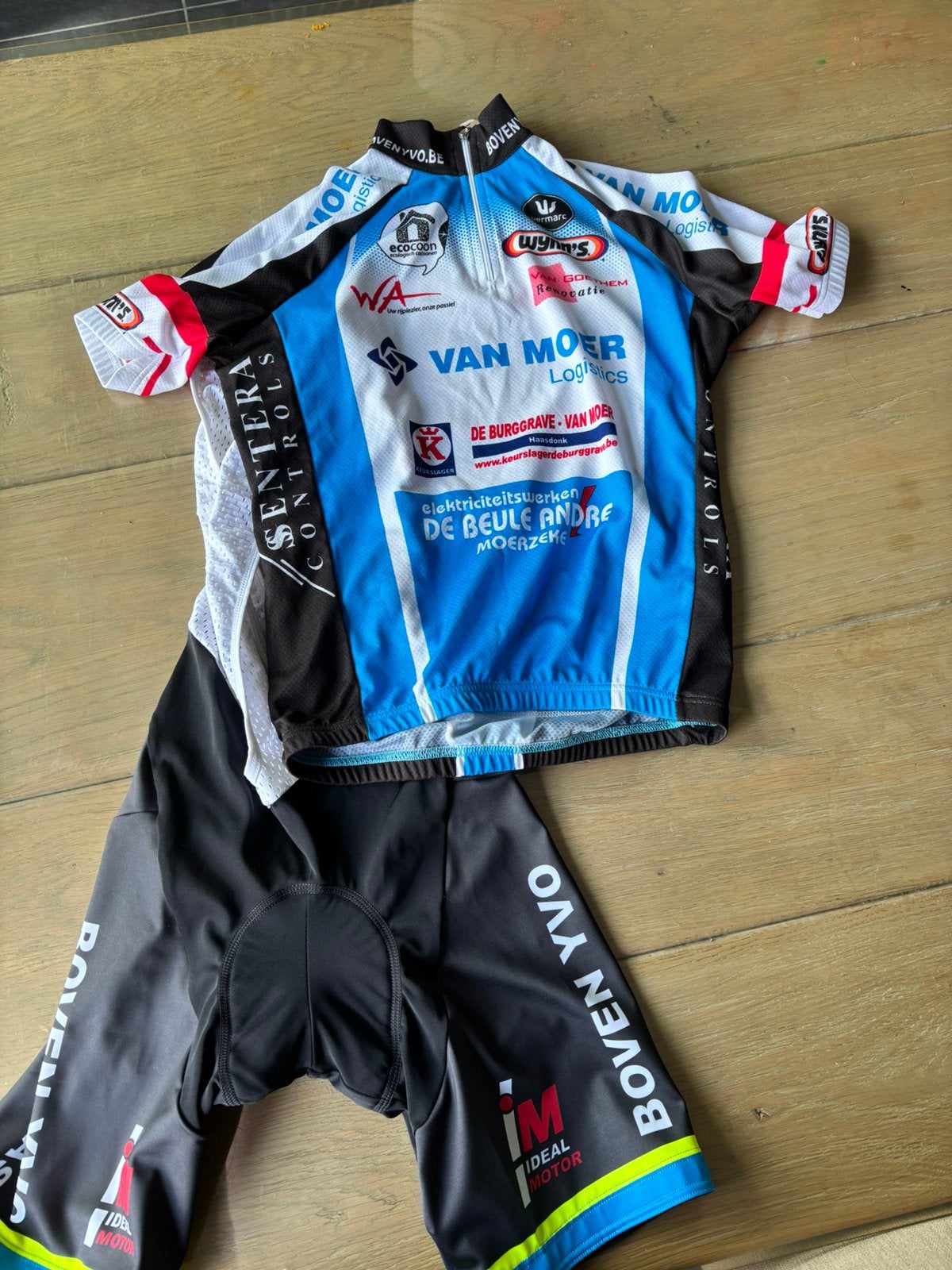 Koerstenue 14 jaar, Ophalen, Zo goed als nieuw
