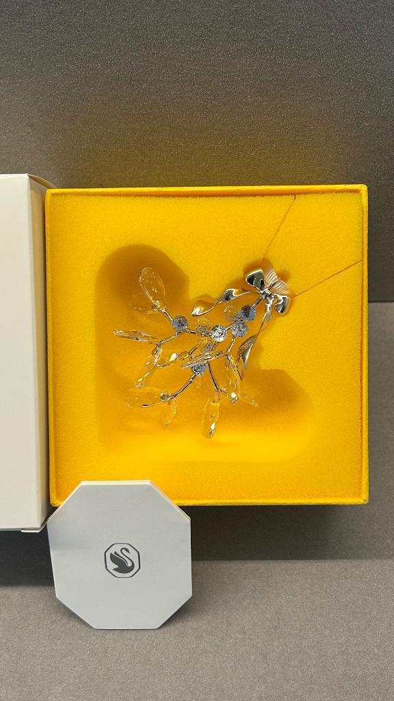 Swarovski Kerst Holiday Magic Ornament Maretak, Verzamelen, Ophalen of Verzenden, Nieuw, Figuurtje