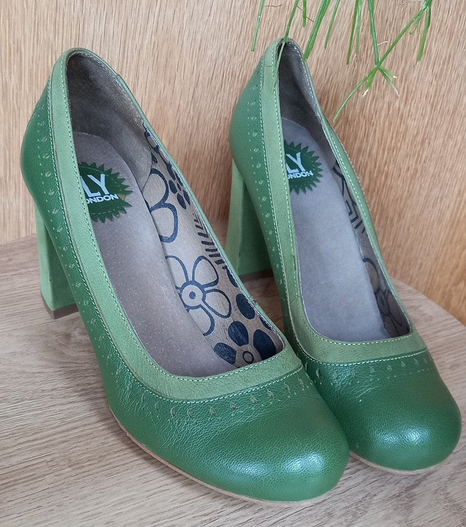 Groene damesschoen met hak, maat 40 merk Fly Londen, Fly Londen, Ophalen of Verzenden, Zo goed als nieuw, Schoenen met hoge hakken