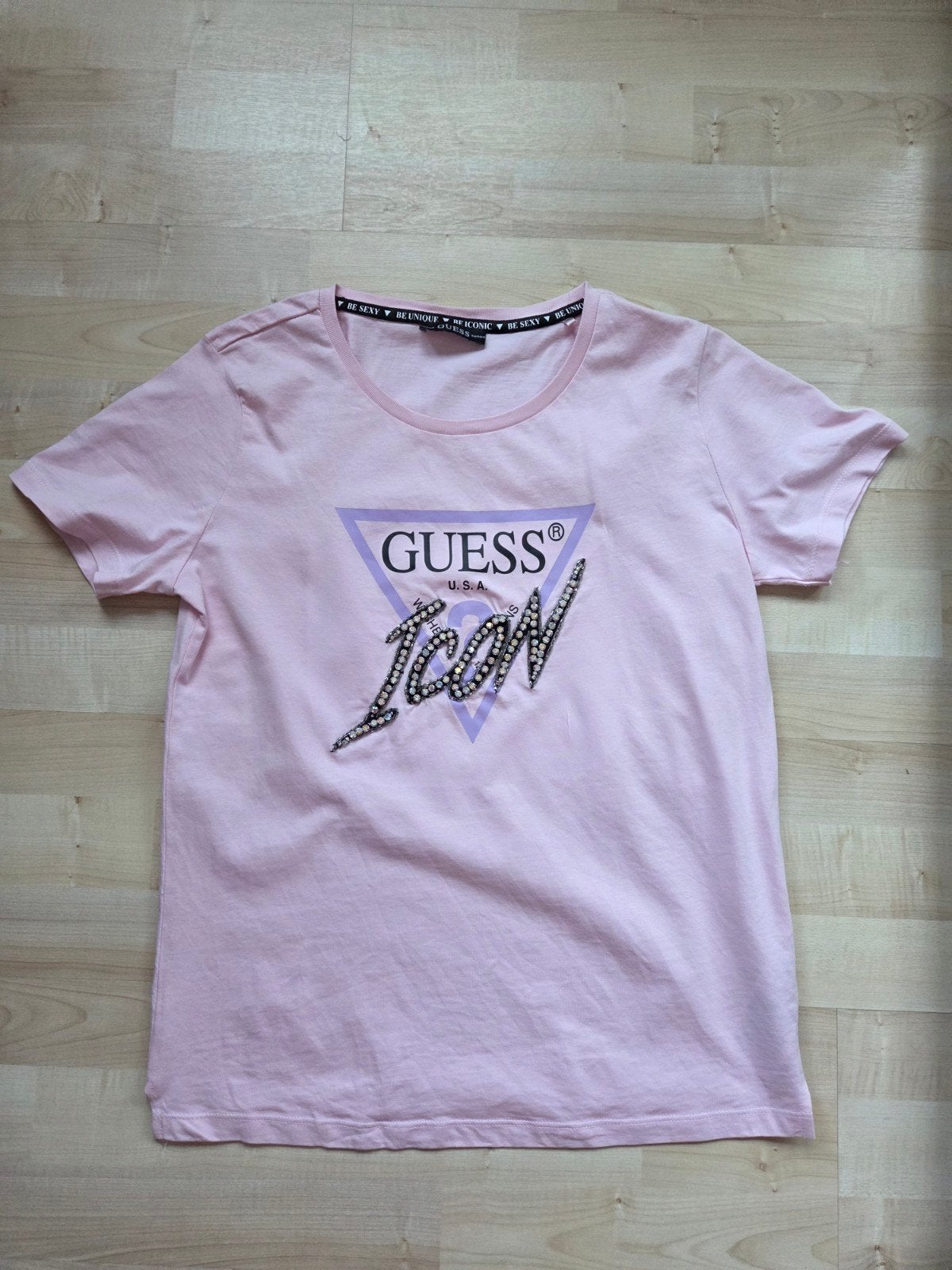 knappe roze tshirt guess large Swarovski steentjes, Kleding | Dames, T-shirts, Guess, Maat 42/44 (L), Nieuw, Ophalen of Verzenden