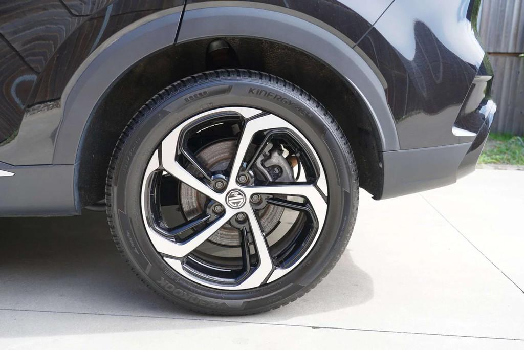 MG HS HS 1.5T-GDI Aut. Luxury (bj 2024, automaat), Auto's, Automaat, 4 cilinders, Zwart, Bedrijf