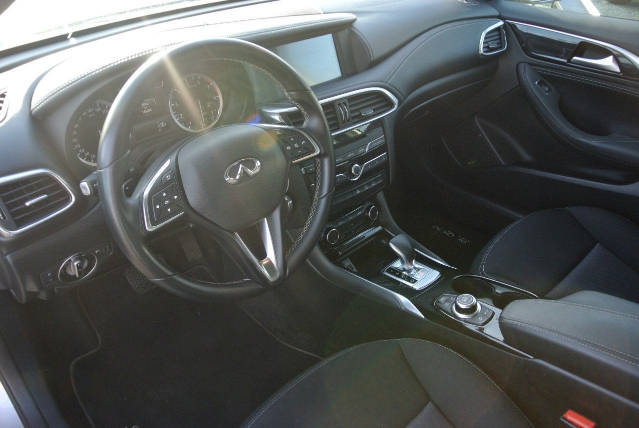 Infiniti Q30 1.6 (bj 2019, automaat), Auto's, Stof, Gebruikt, 4 cilinders, 1595 cc