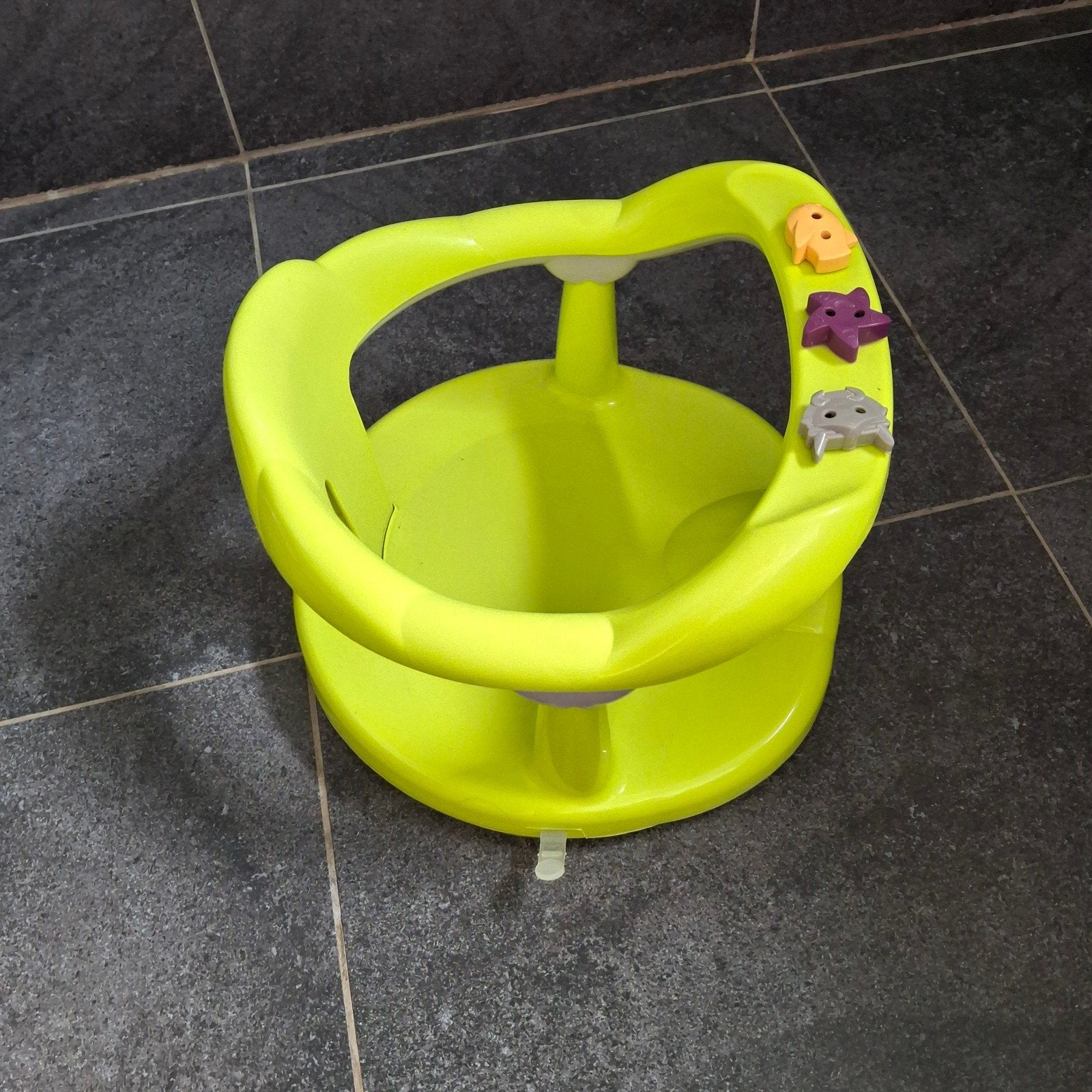 Babyzitje bad, Ophalen