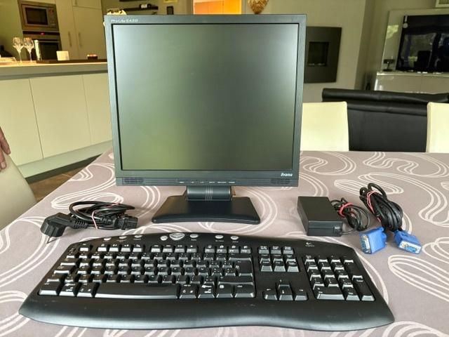LCD Monitor Iiyama & Logitech cordless keyboard, Computers en Software, Monitoren, Ophalen, Gebruikt, Kantelbaar, Iiyama prolite