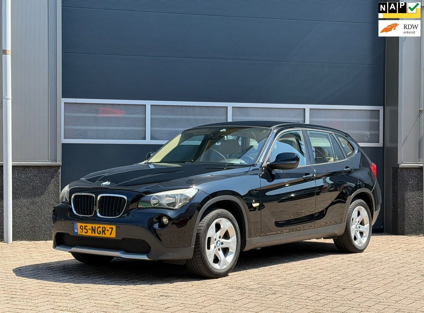 BMW X1 SDrive18i Exe bj.2010 Navi|Pdc|Lees tekst., Auto's, X1, Beige, Parkeersensor, Zwart