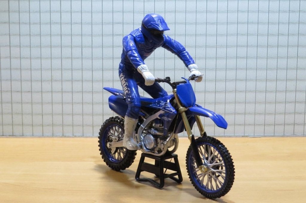 Yamaha YZ450F with rider 1:12 58315, Enlèvement ou Envoi, Neuf, 1:9 à 1:12, Moteur