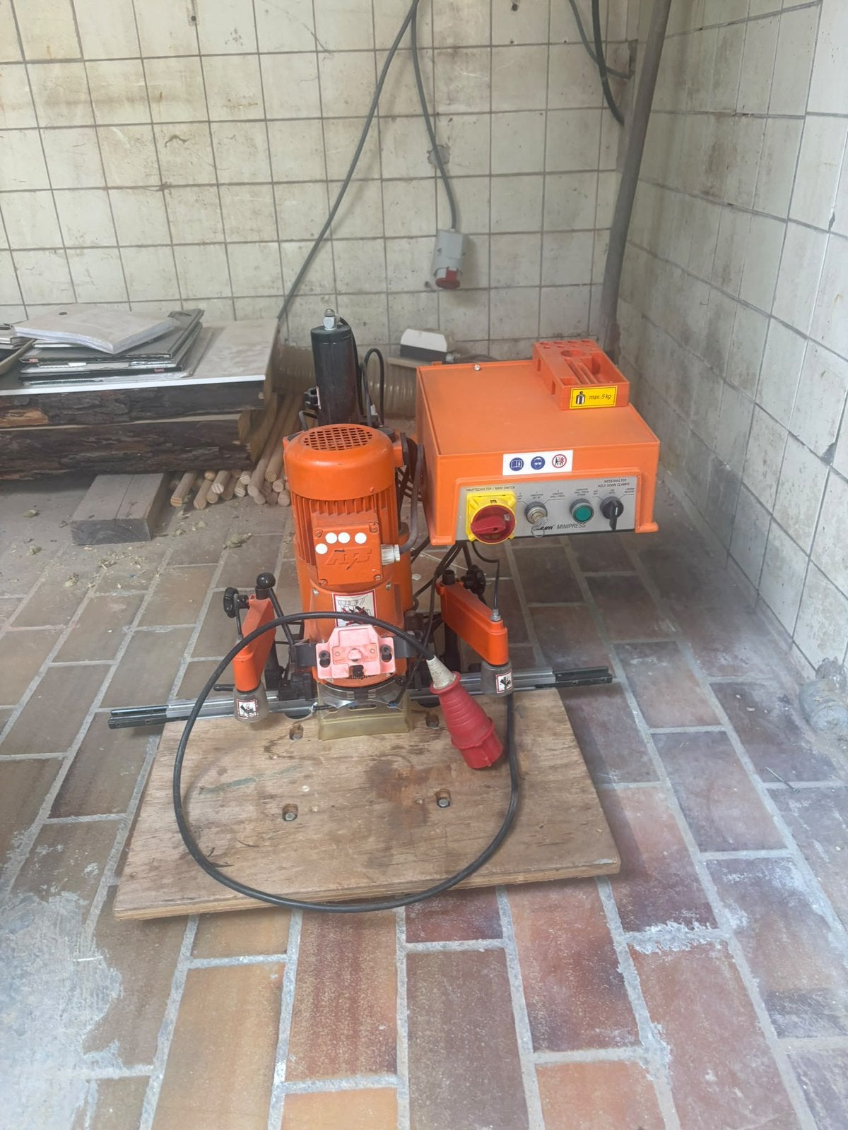 Blum minipers, Enlèvement