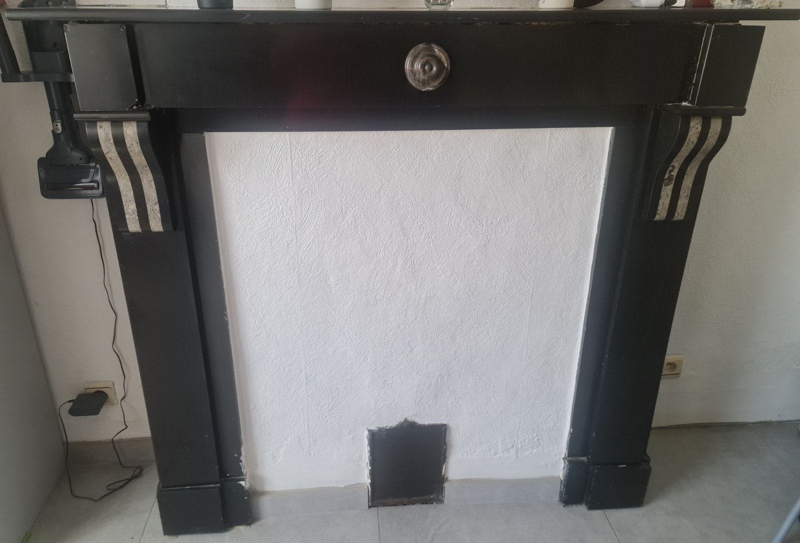 cheminée en marbre noir, Enlèvement
