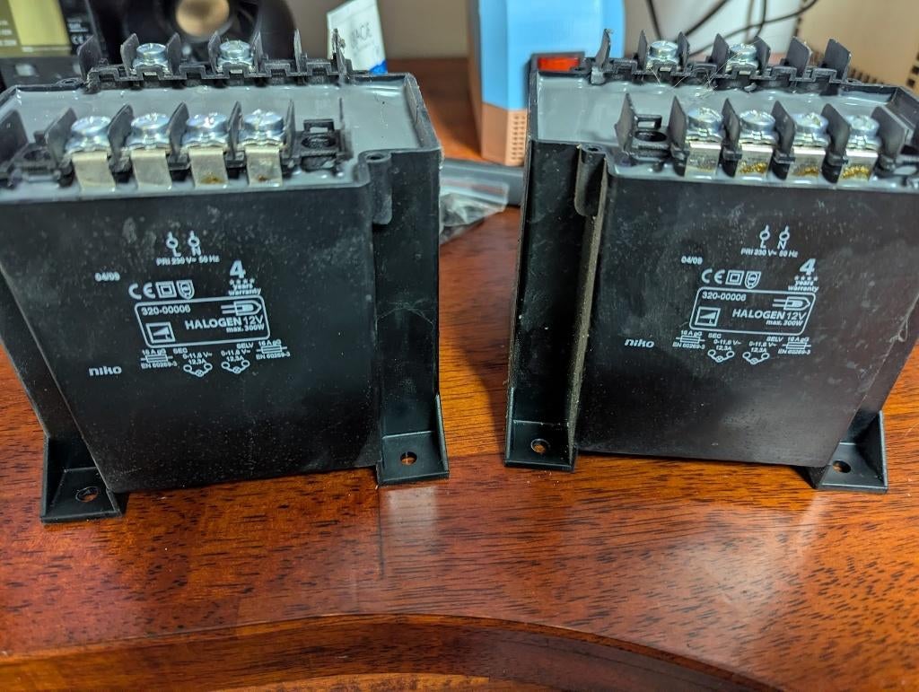 2x 12V AC 300W Niko dubbel gewonden halogeen transformator, Ophalen of Verzenden, Gebruikt, Overige typen