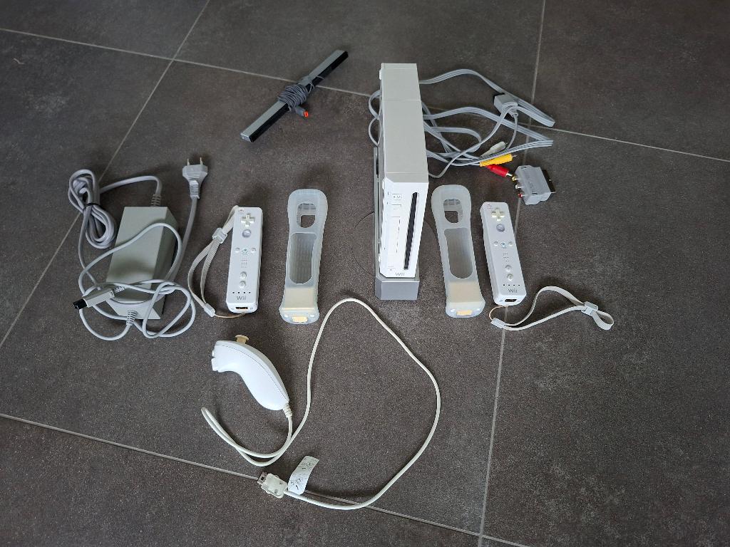 Nintendo Wii met Gamecube aansluitingen, Games en Spelcomputers, Ophalen, Gebruikt, Met 2 controllers