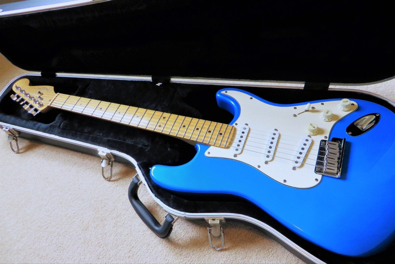 Fender Stratocaster USA, Ophalen, Fender