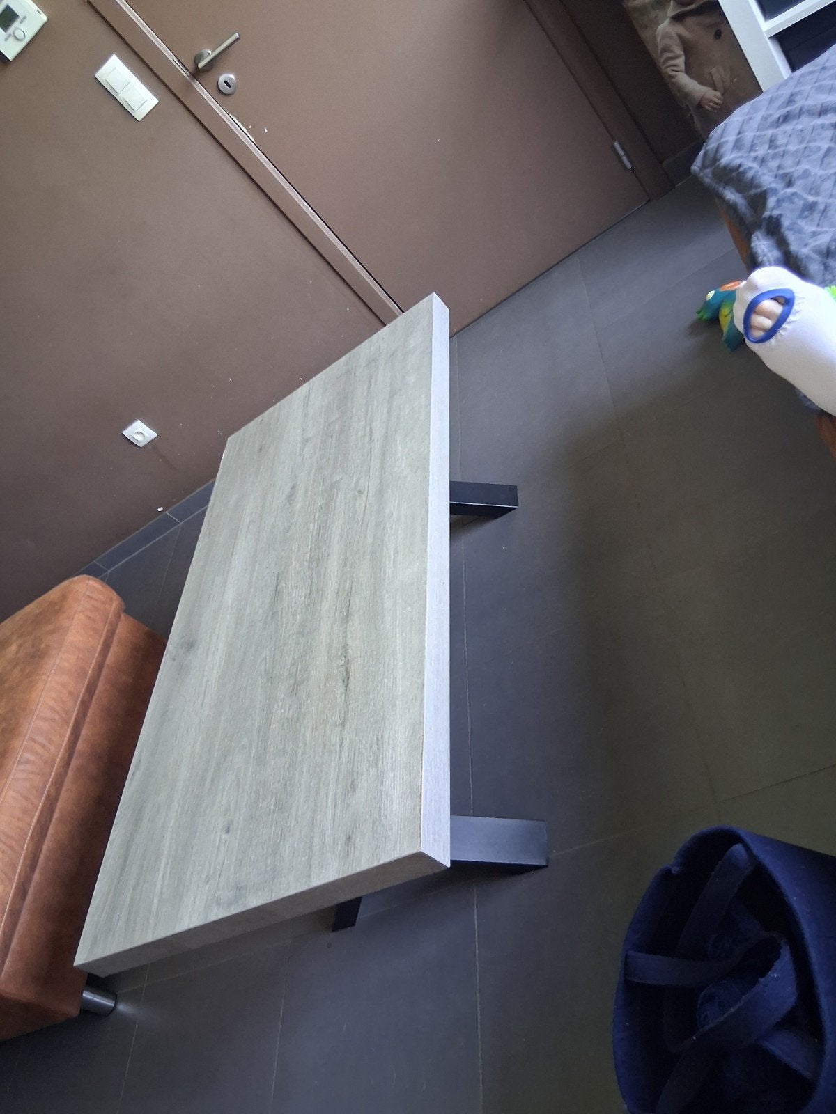 salontafel met yzeren poten, Enlèvement