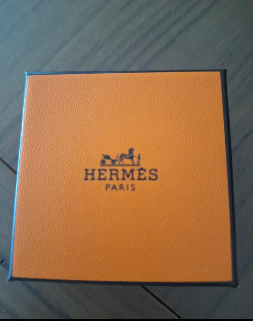 Nieuw HERMES Steekoorbellen in Ivoorkleur inclusief doosje, Ophalen, Nieuw