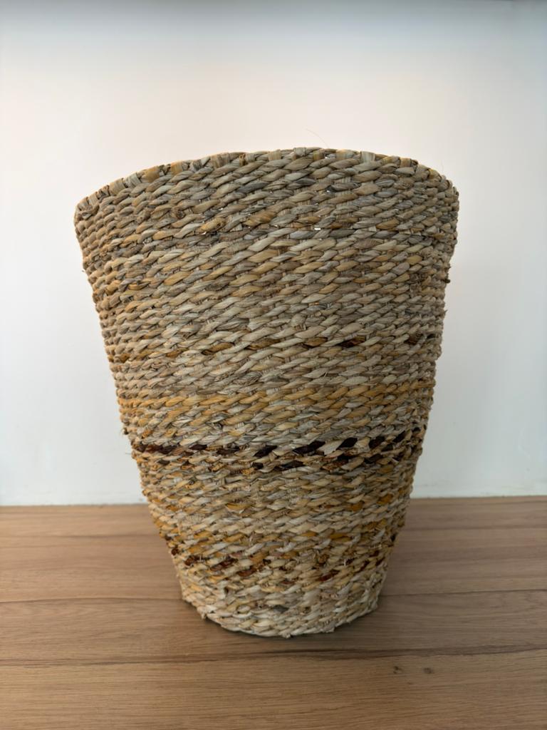Bloem pot / rieten mand, Huis en Inrichting, Woonaccessoires | Schalen en Manden, Ophalen, Zo goed als nieuw, Mand