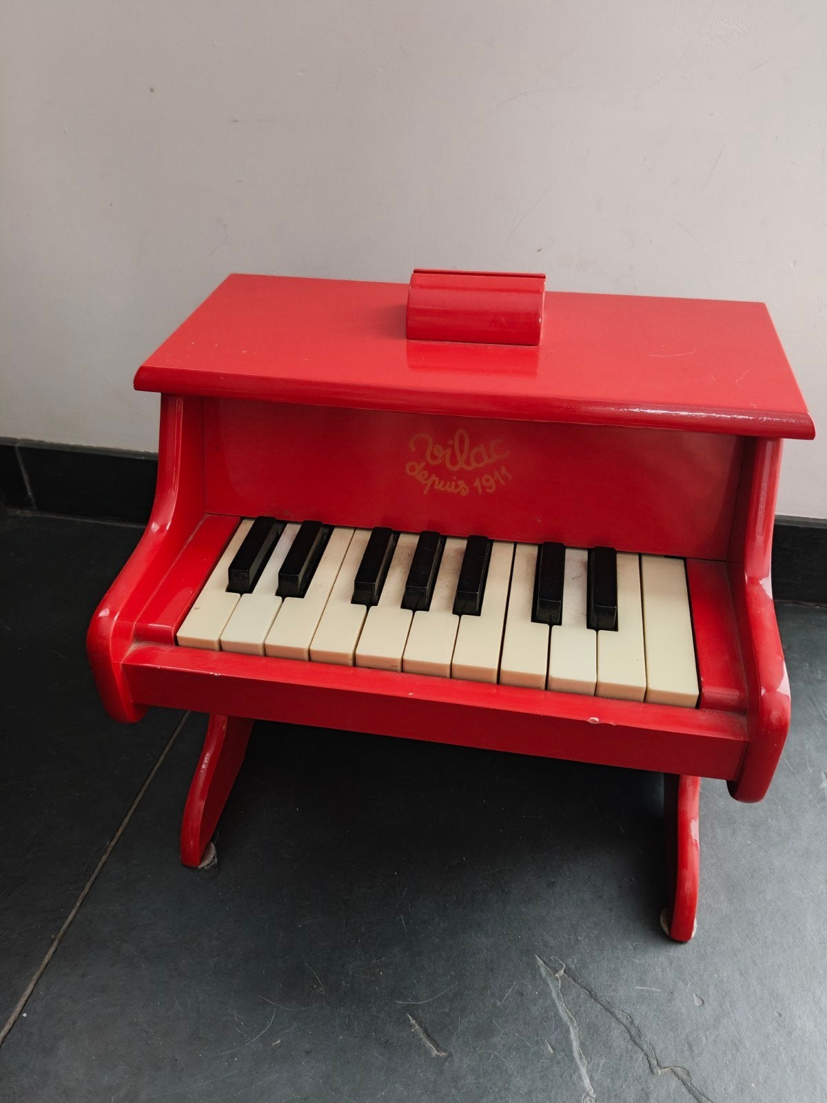 Vilac piano voor kinderen, Enlèvement