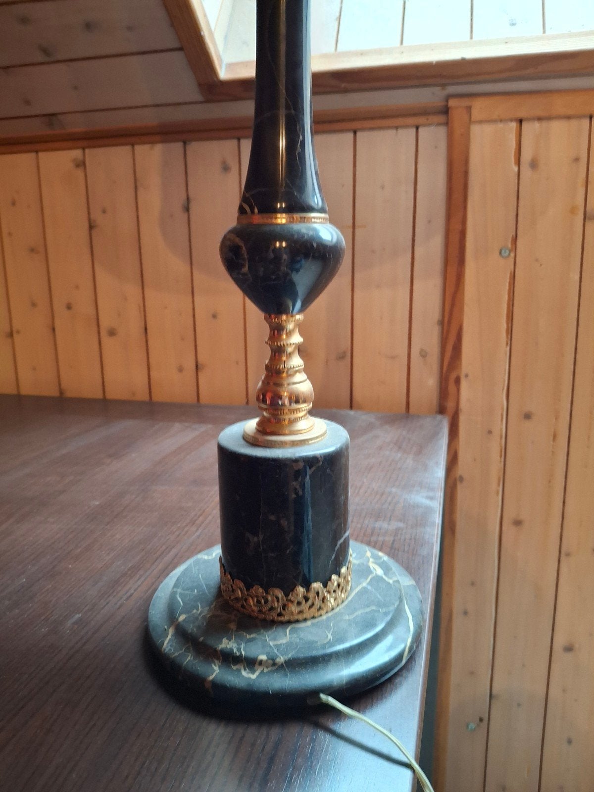 Grote lamp, mooie en sierlijke marmeren voet., Ophalen