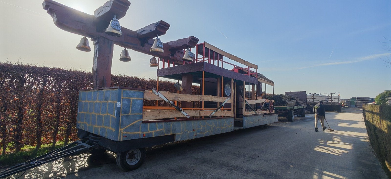 carnavalswagen te huur, Enlèvement