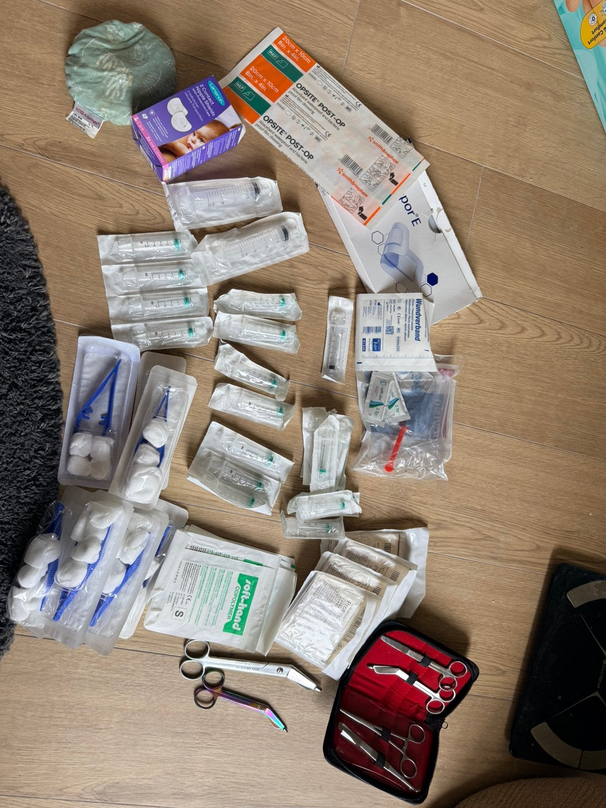 Allerlei verband en labo materiaal, Ophalen, Zo goed als nieuw