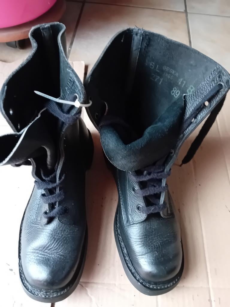 Combat shoes militaire belge pointure 41/42 (neuve), Ophalen