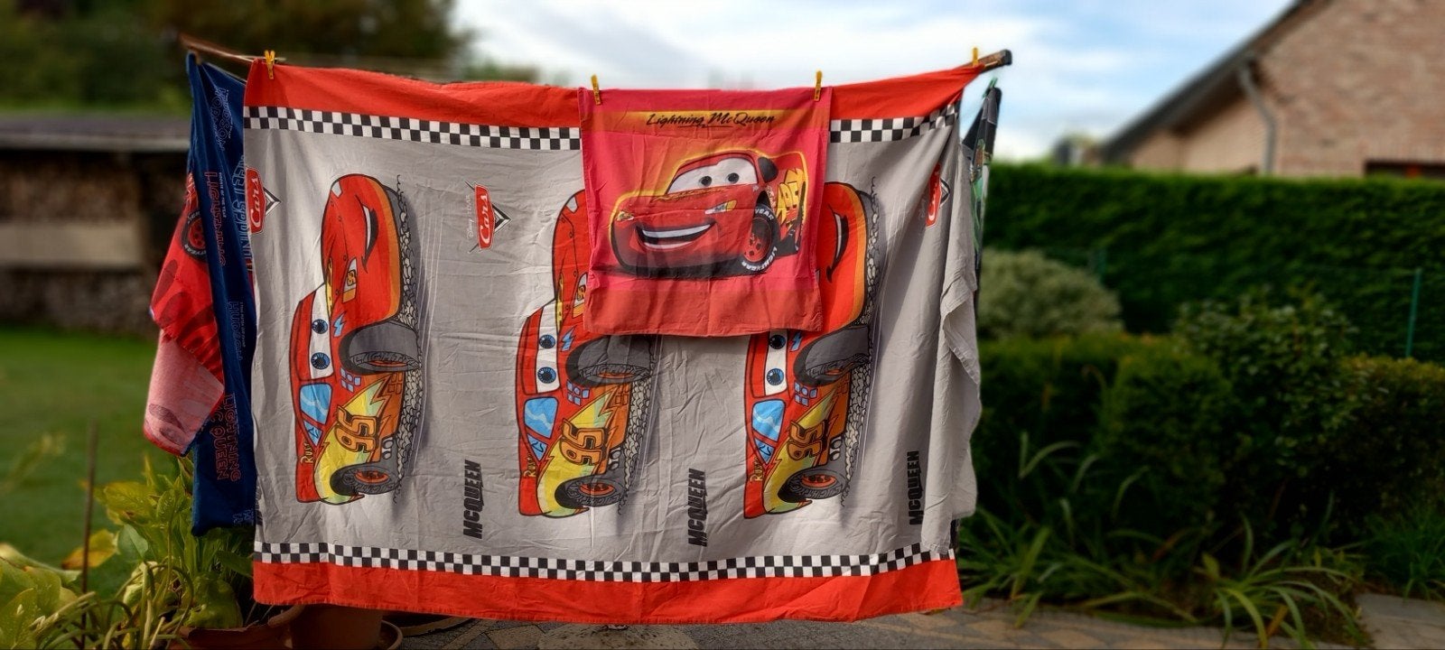 Dekbedovertrek Cars 3x met kussensloop 2x en badhanddoek, Kinderen en Baby's, Overige merken, Dubbelzijdig, Ophalen of Verzenden