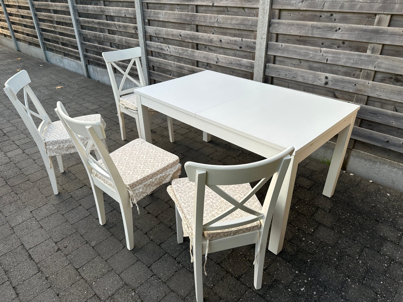 Tafel met 4 stoelen en kussens, Huis en Inrichting, Ophalen, Zo goed als nieuw