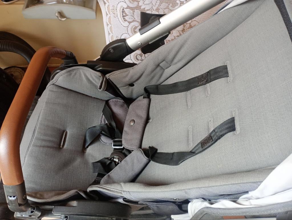 Baby buggy  MUTSU kompleet met wieg en regenhoes, Ophalen, Regenhoes