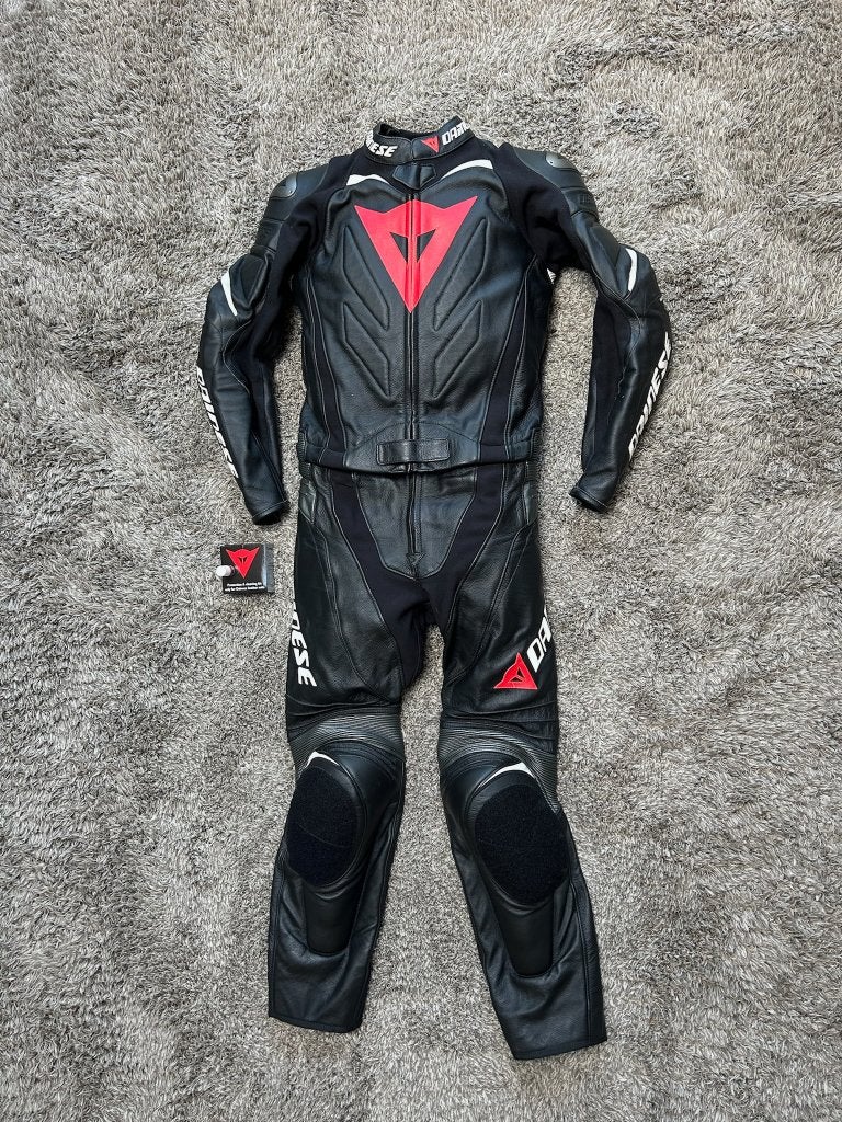 Dainese 2-delig Motorpak-Zwart/Rood-Maat 50- Nieuwstaat!, Motoren, Kleding | Motorkleding, Dainese, Ophalen of Verzenden, Nieuw zonder kaartje