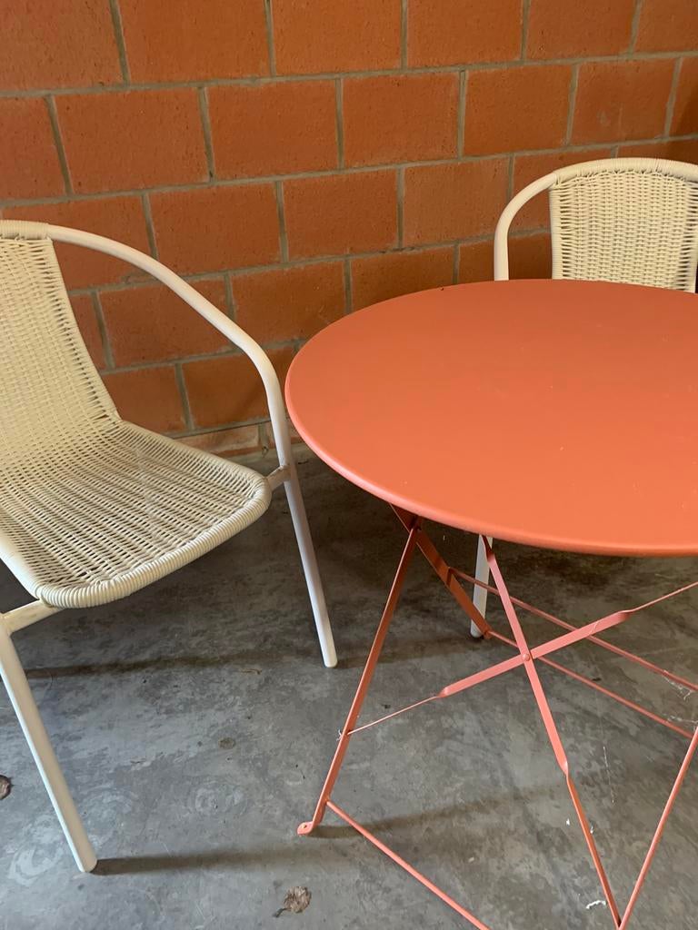 Metalen tafeltje met 2 stoelen, Tuin en Terras, Ophalen, Zo goed als nieuw